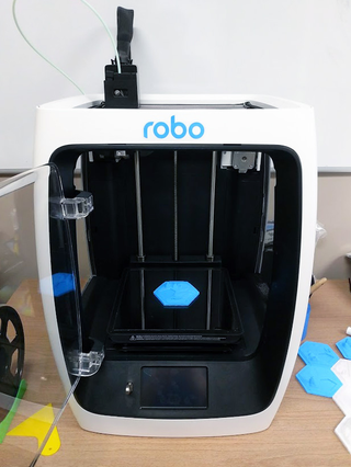 Illustration for article titled Robo R2: This is the 3D Printer You're Looking For